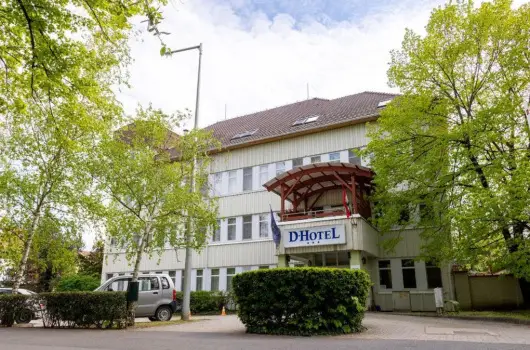 D-Hotel, Gyula